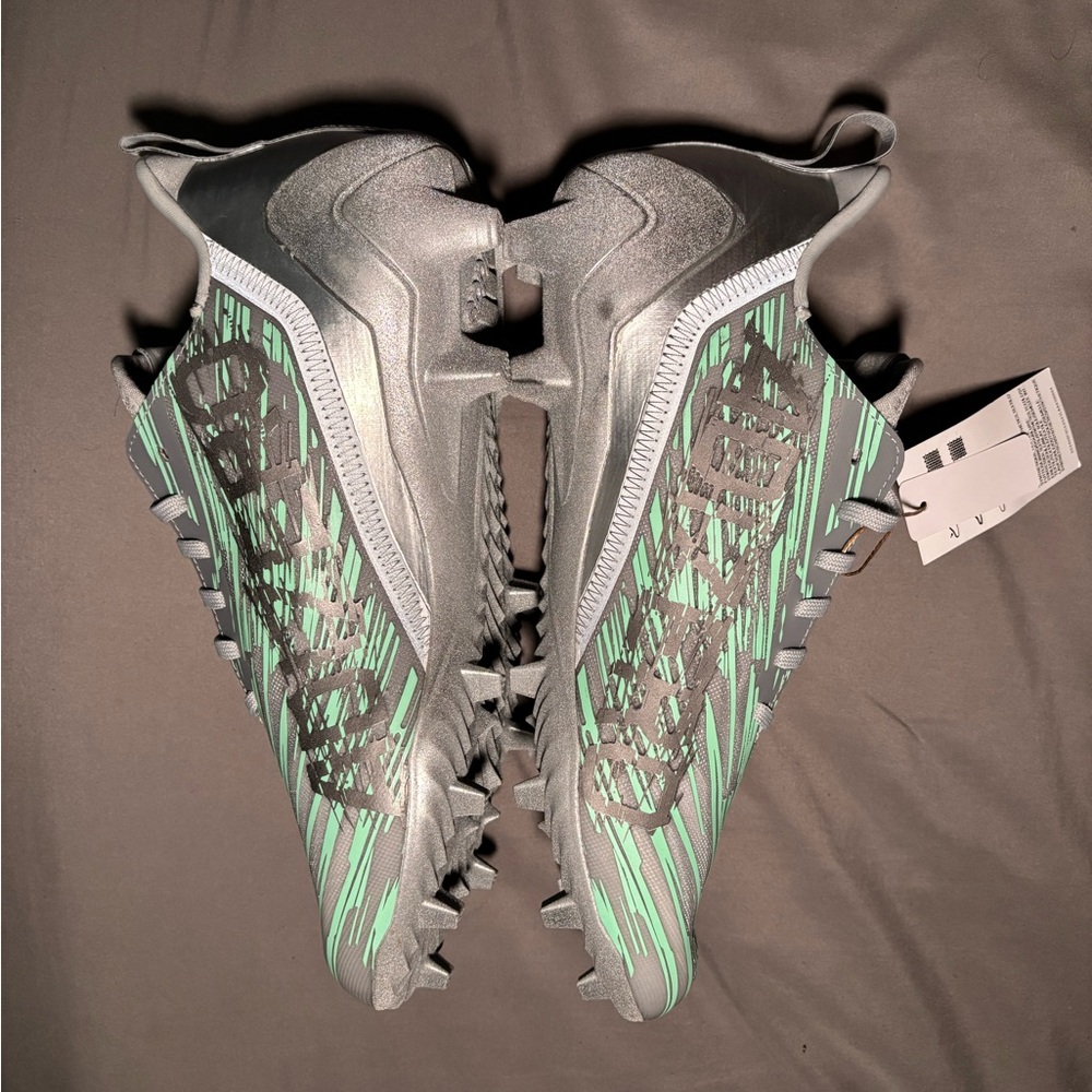 adizero 12.0 flash football cleats silver NWT men’s size 9.5 no box - Picture 4 of 7